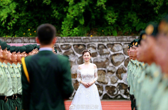 Couple-Take-Wedding-Photos-Surrounded-by-Graduating-Border-Police-10.jpg