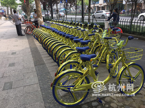 PHOTOS: 'Tuhao Gold' Shared Bikes Debut in China