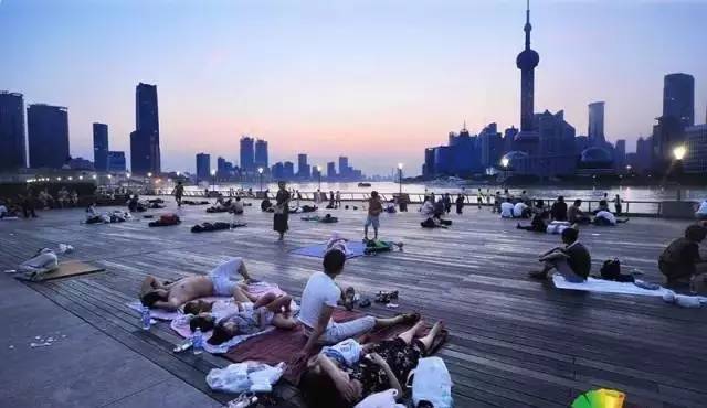 Shanghai Cracking Down on Bund Sleepers