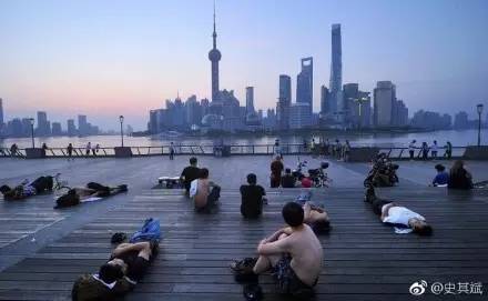 Shanghai Cracking Down on Bund Sleepers