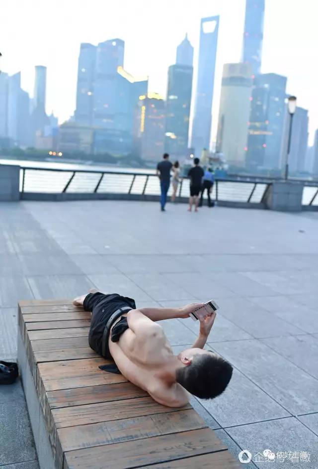 Shanghai Cracking Down on Bund Sleepers