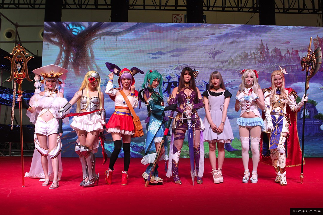 PHOTOS: Cosplayers Invade Shanghai