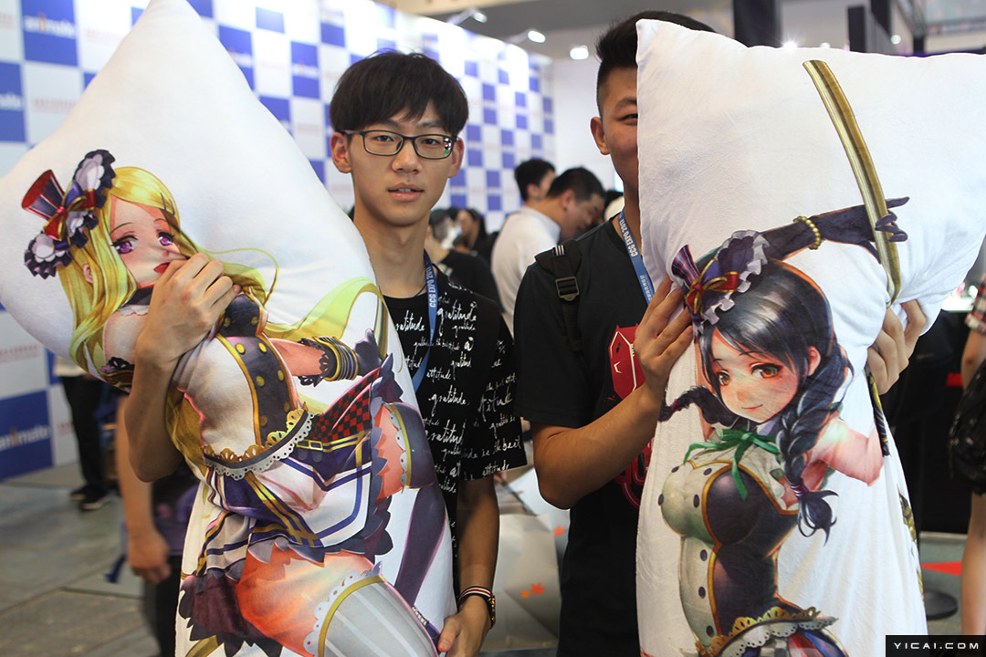 PHOTOS: Cosplayers Invade Shanghai