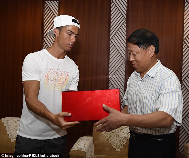 Cristiano Ronaldo Arrives in Shanghai, Says It's Hot Because of Him