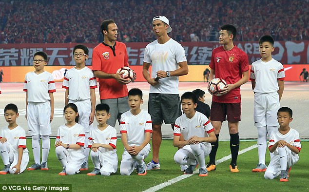 Cristiano Ronaldo Arrives in Shanghai, Says It's Hot Because of Him