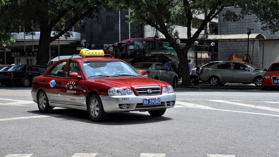 guangzhou-taxi-red-taxi