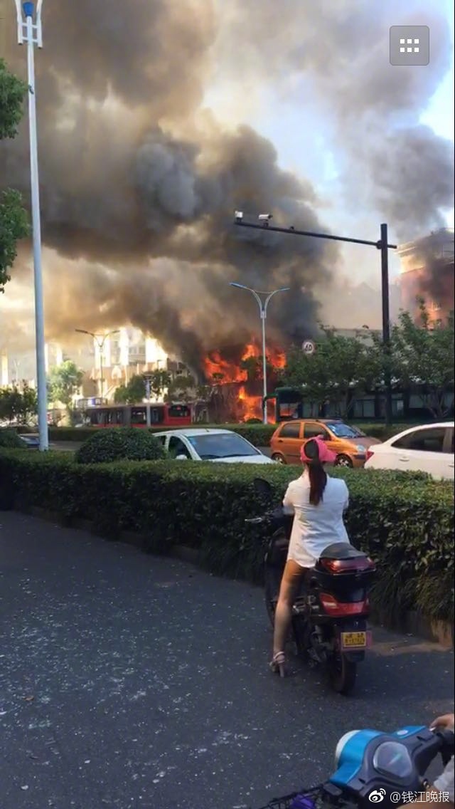 hangzhou-explosion-fire-street.jpeg