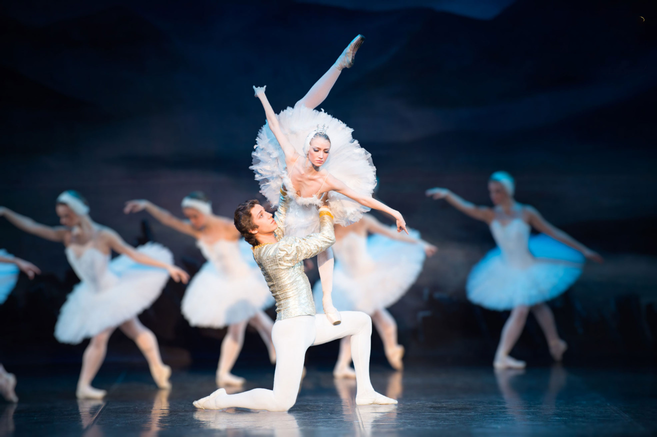 Swan-Lake-by-Russian-State-Ballet.jpg