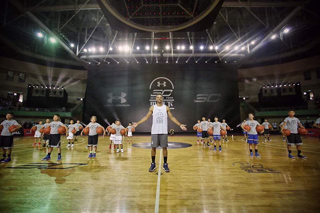 PHOTOS: NBA Star Steph Curry Visits China