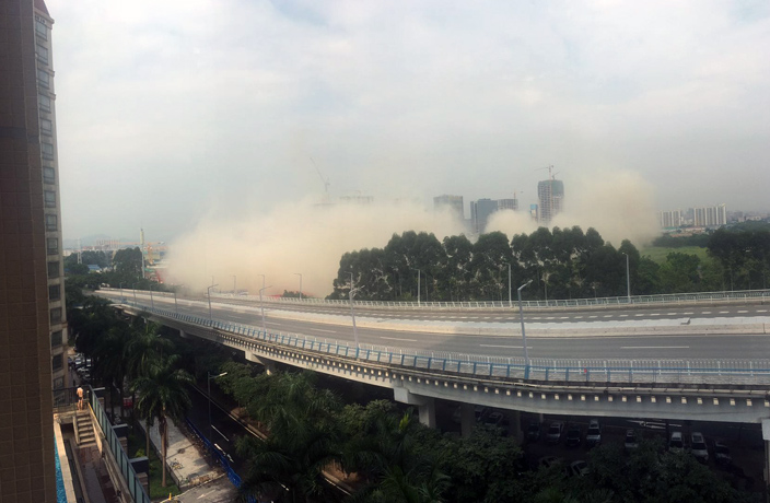 chimney-falling-guangzhou-1.jpg