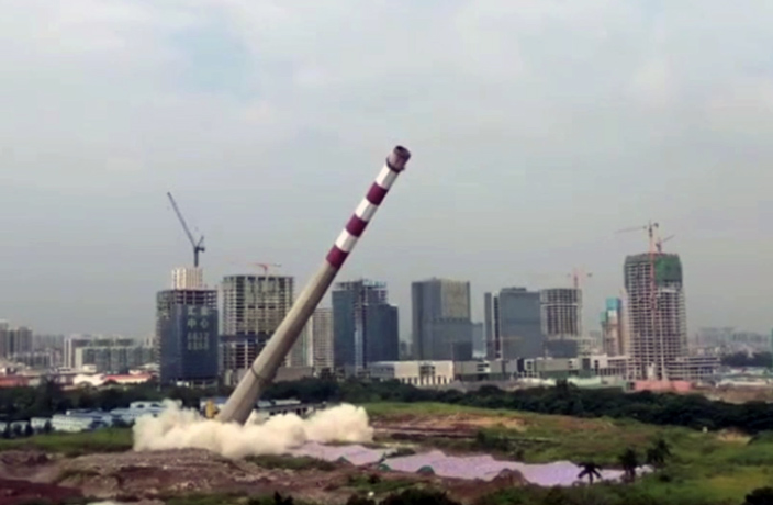 chimney-falling-guangzhou-2.jpg