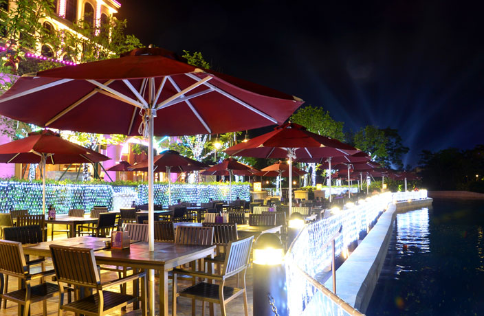 Circus-Hotel-s-BBQ-Party-3.jpg