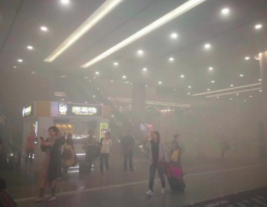 Shanghai Pudong Airport T2 Mysteriously Fills Up with Smoke