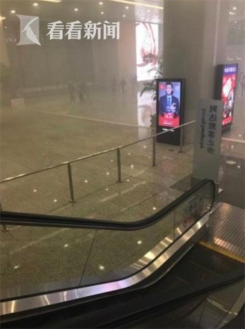 Shanghai Pudong Airport T2 Mysteriously Fills Up with Smoke