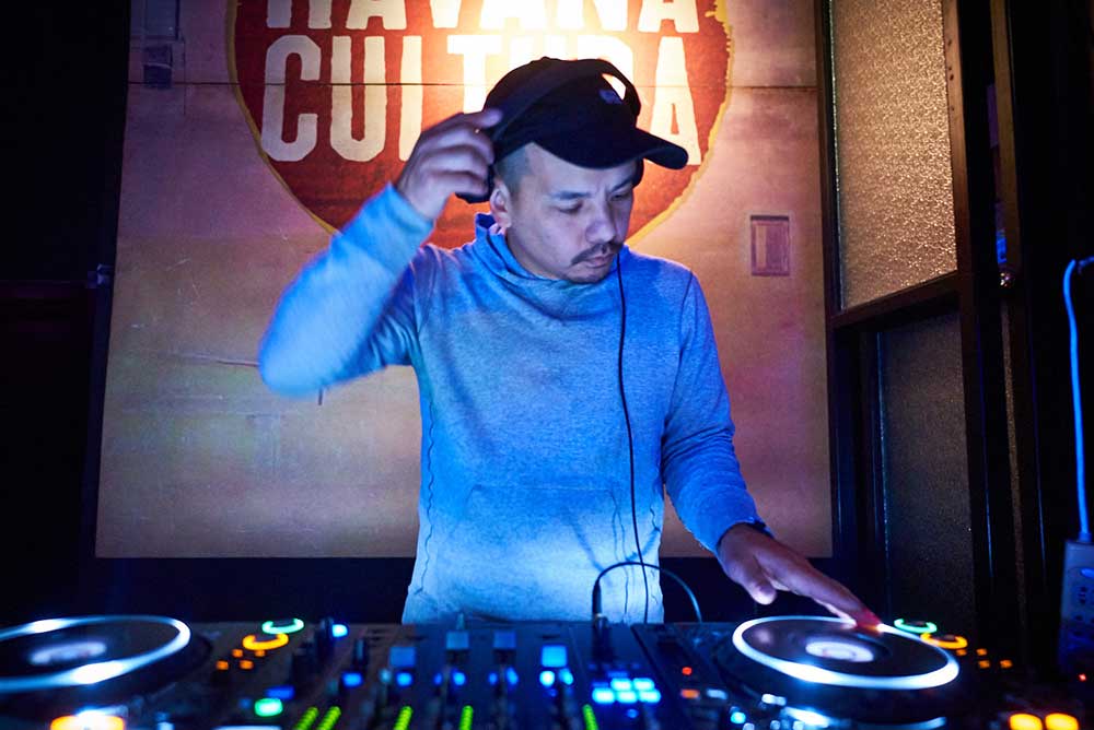 DJ Mitsu at Unico Bund Club Shanghai — That's Shanghai — thatsmags.com/shanghai — nightlife, parties, clubbing, dancing, live music