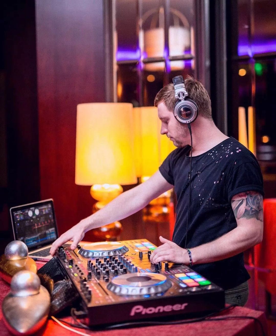 dj.jpg
