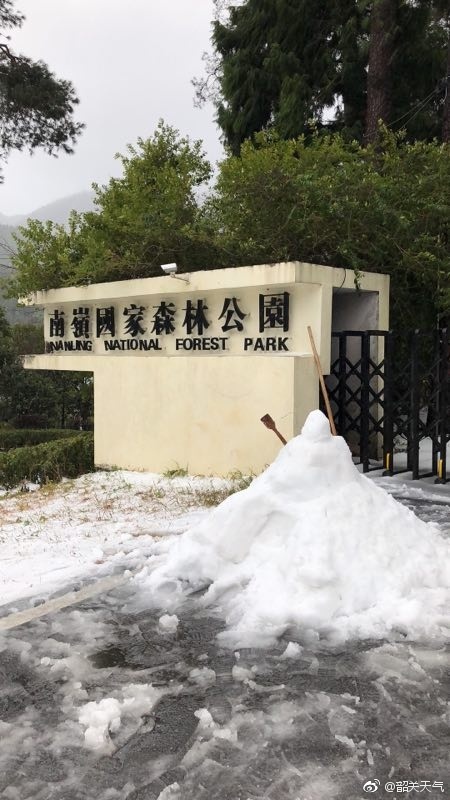 guangdong-snow-shaoguan-park-snowman.jpg