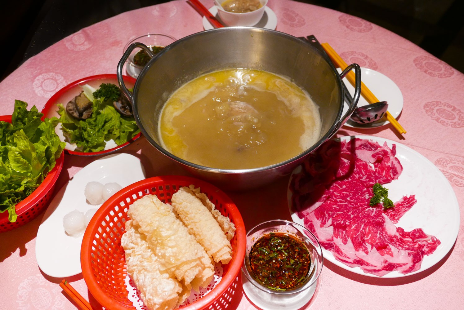 Why Chinese Diners Wait 3 Hours for RMB600 Hot Pot Lou Shang