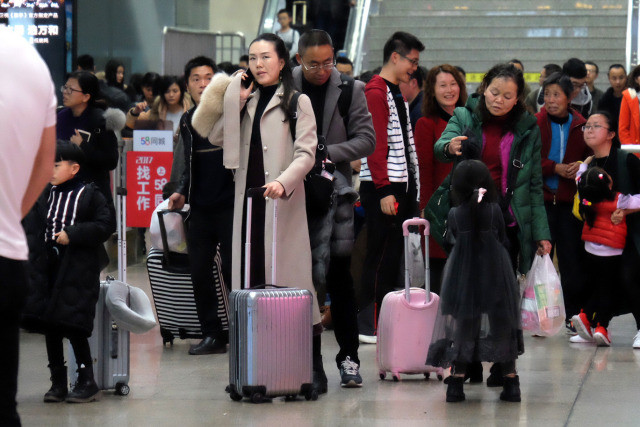 PHOTOS: Traffic Jams, Packed Train Stations as CNY Travelers Go Back to Work