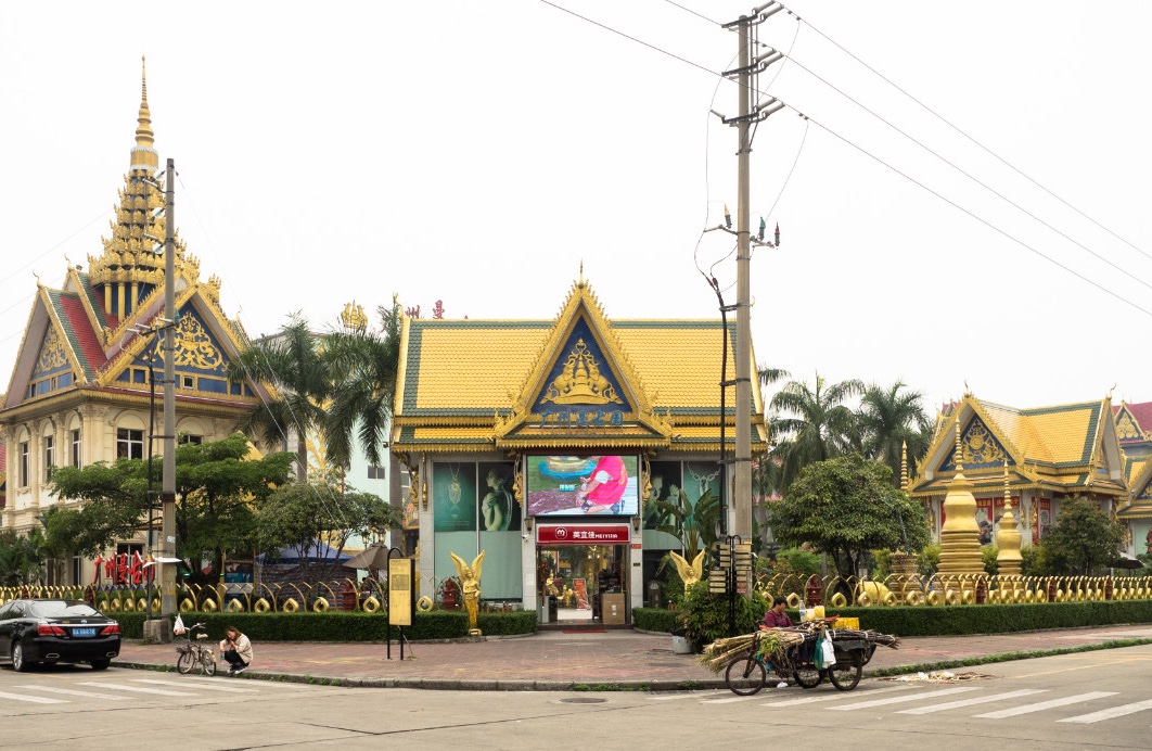 Fake a Thailand Trip at Guangzhou's Bangkok Theme Park