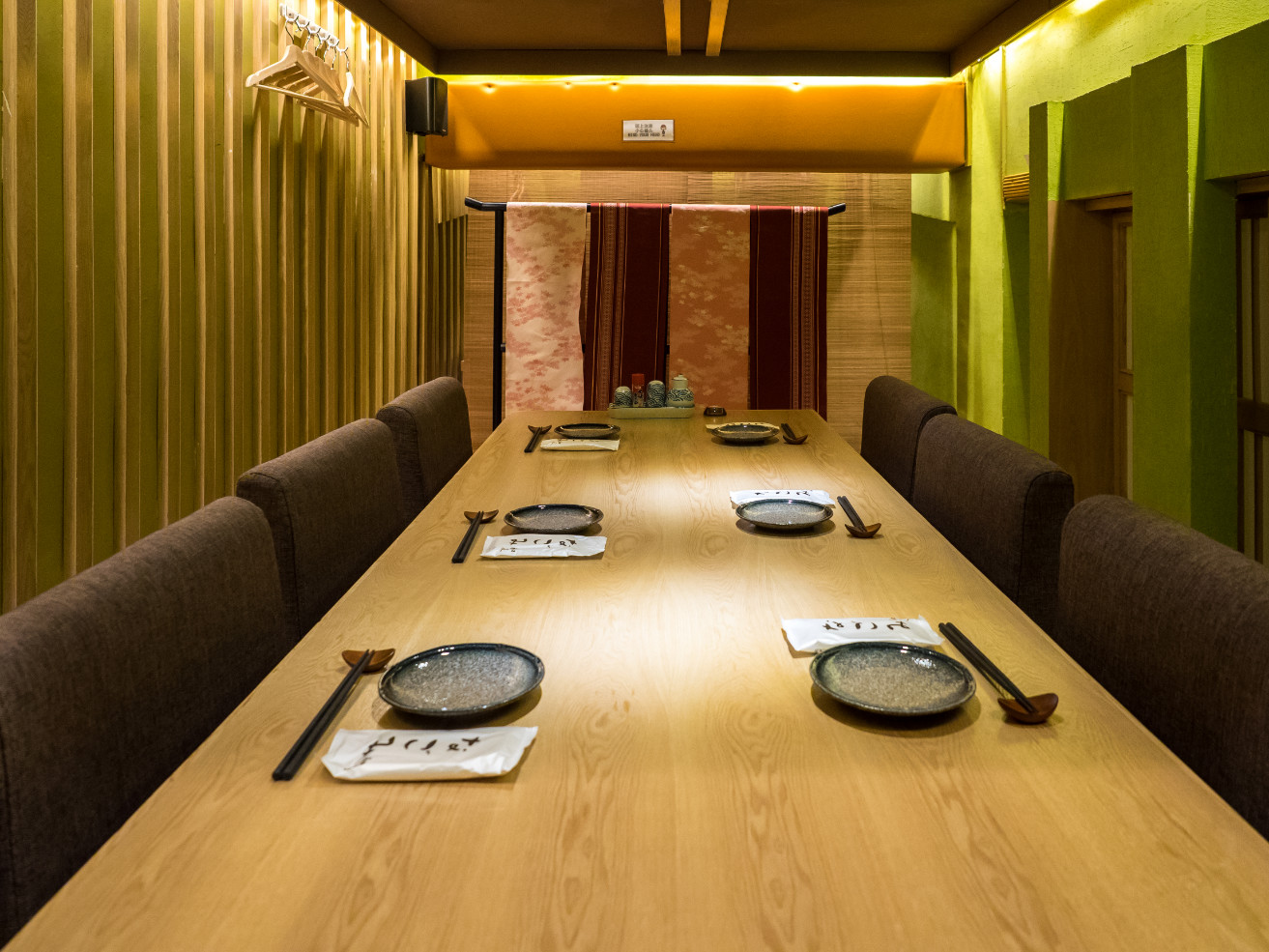 hemei-japanese-cuisine-interior.jpg