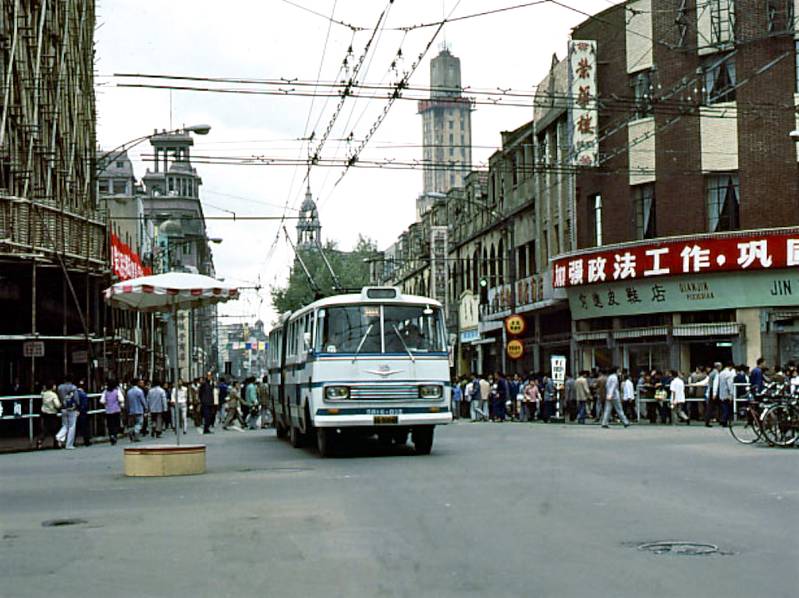 Amazing Photos Capture Everyday Shanghai Life in 1983