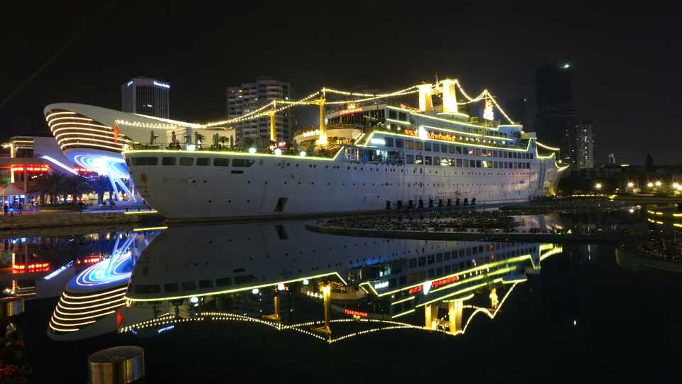 sea-world-ship-night-shenzhen-selfie.jpg