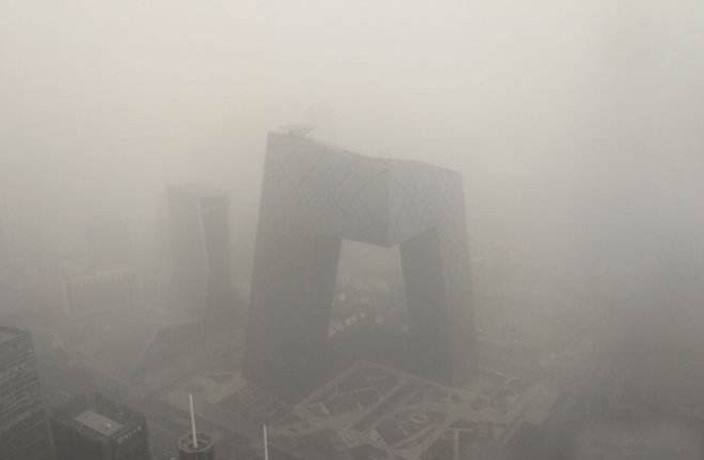 PHOTOS: Airpocalypse Returns to Beijing as City Experiences Heavy Smog