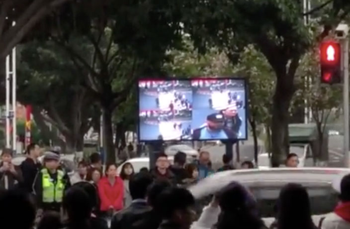 Giant Screen Shames Jaywalkers in Guangzhou