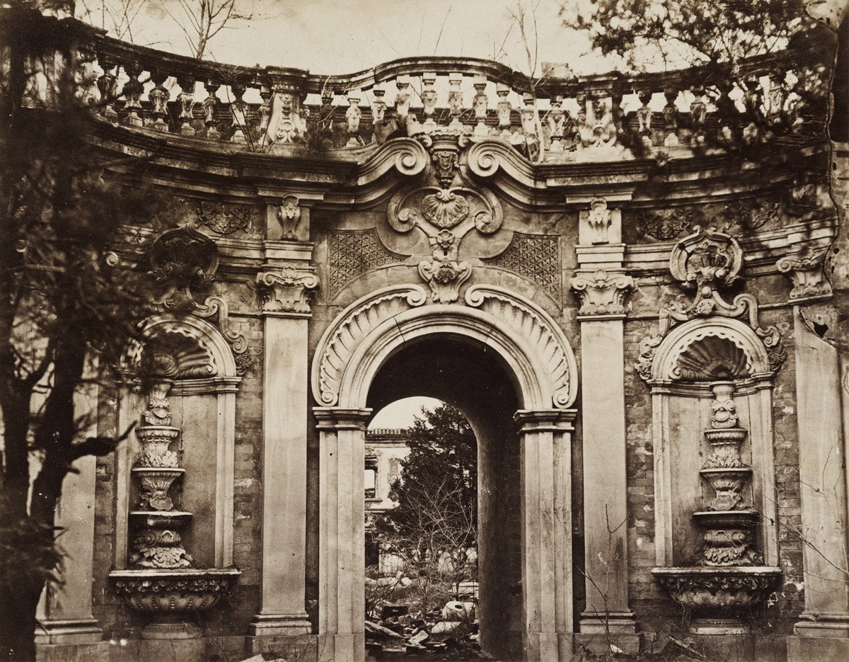 Thomas-Child--Fountains-Gate--Old-Summer-Palace--Yuanmingyuan--Beijing--1870s-Albumen-print-22-cm-x-29-cm.jpg