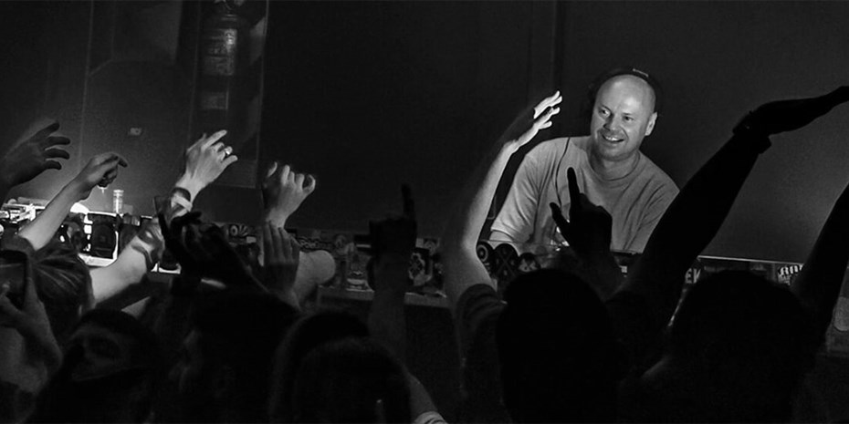 dave-main-bg-compressed.jpg