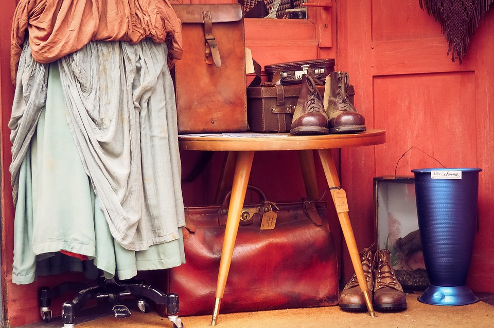 vintage-clothing-market.jpg