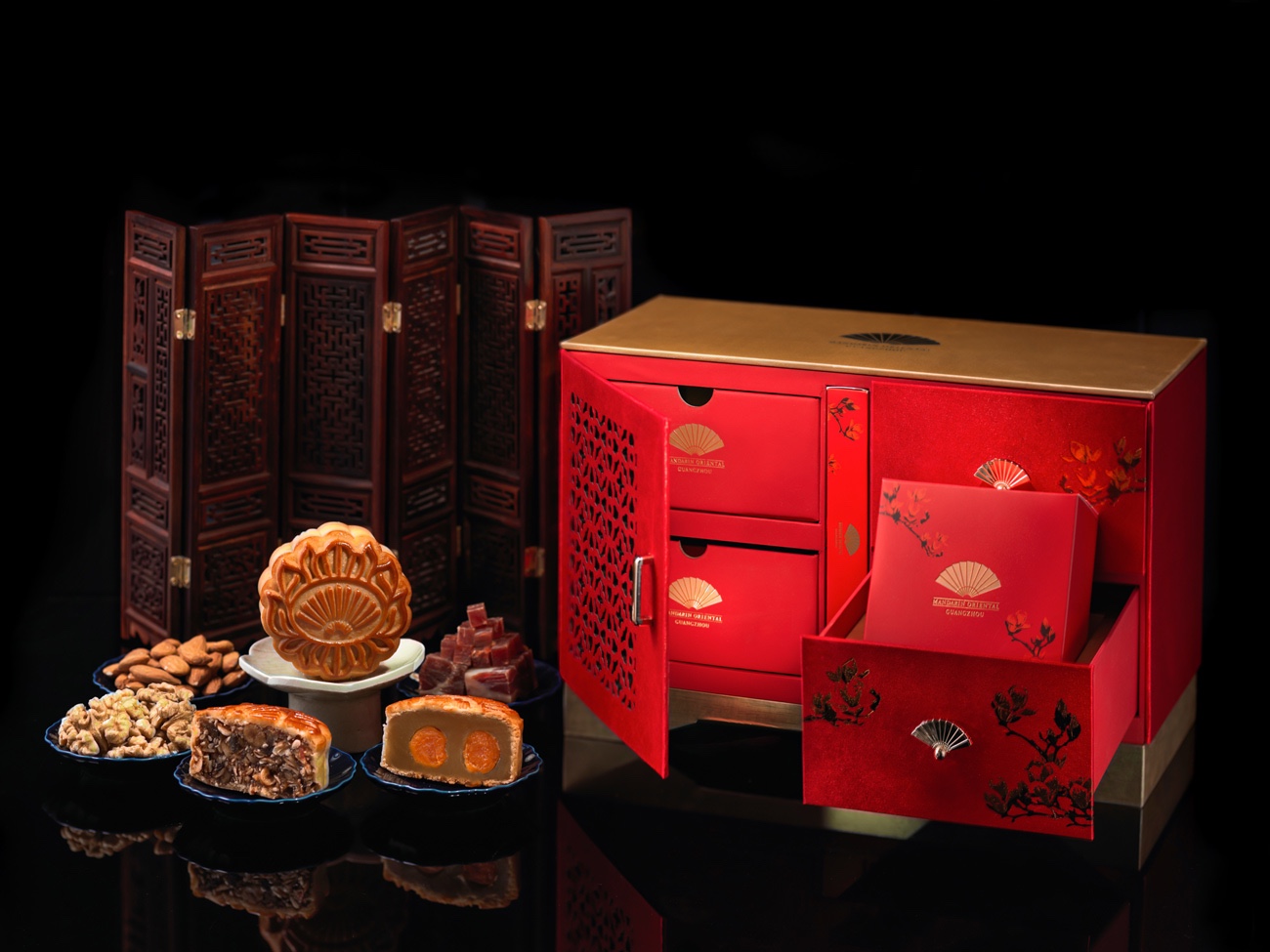 Mandarin-Oriental-Moon-Cakes-.jpg