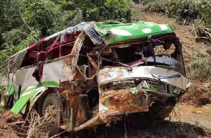 Bus Crash in Laos Leaves 13 Chinese Tourists Dead