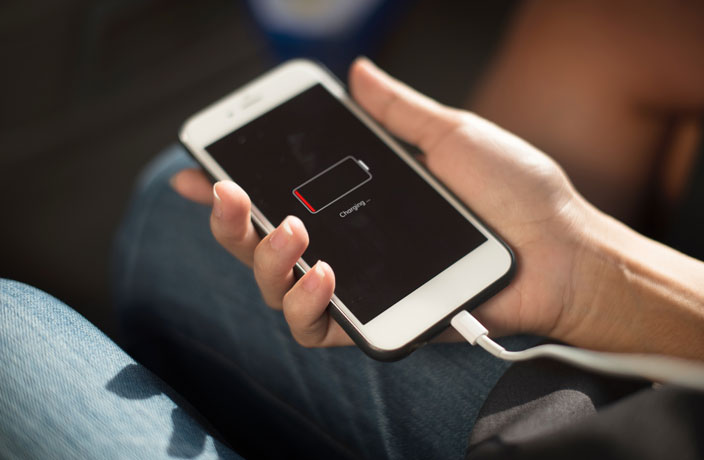 4 Handy Accessories to Keep Your Phone Charged At All Times