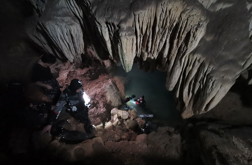 cave-diving-china-14.jpg