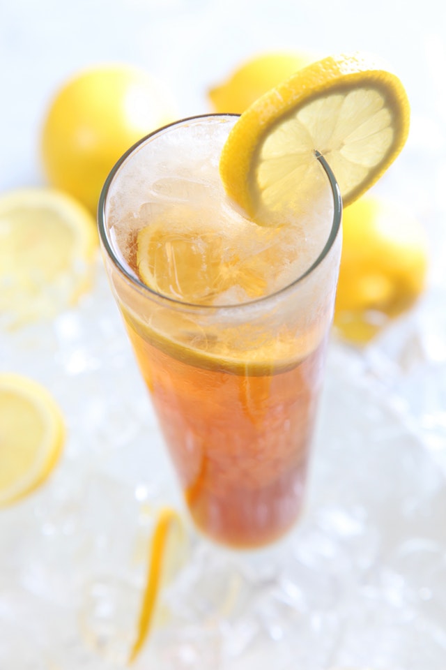 201911/cold-drinks-served-on-clear-highball-glass-with-lemon-40594.jpg