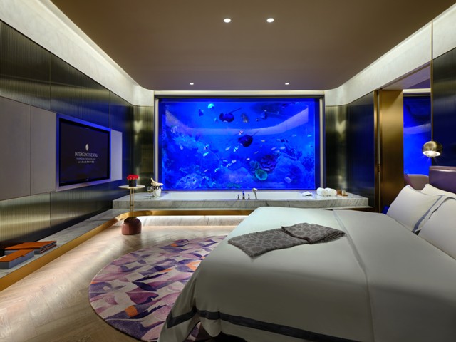 IC-Wonderland-King-Bed-Suite-Underwater-View.jpg