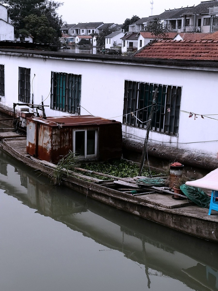 boat-canal-house.jpg