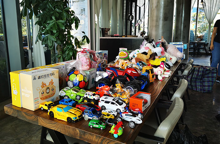 Salt & Talk Successfully Hosts Charity Toy Drive