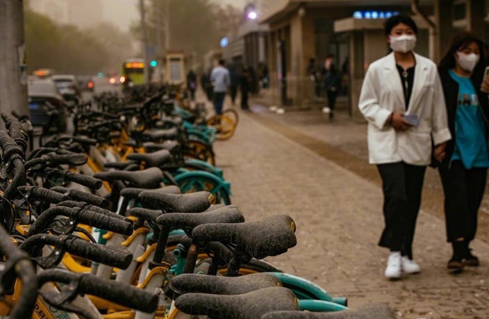 Sandstorm Returns to Beijing… Along With 'Muddy Rain'