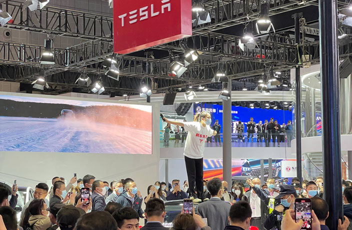 WATCH: Woman Protests Tesla 'Brake Failure' at Shanghai Auto Show