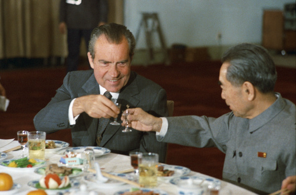 Nixon-Keqian-baijiu-toast.jpeg