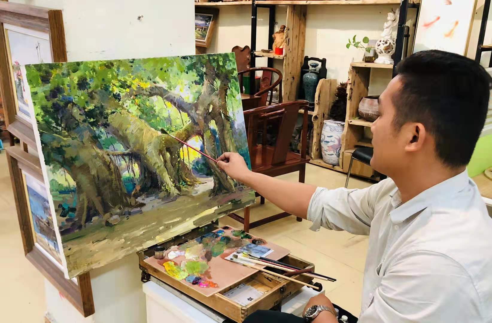 Hainan Find: Tunchang's Oil Painting Street and Li Artist Chen Yijun