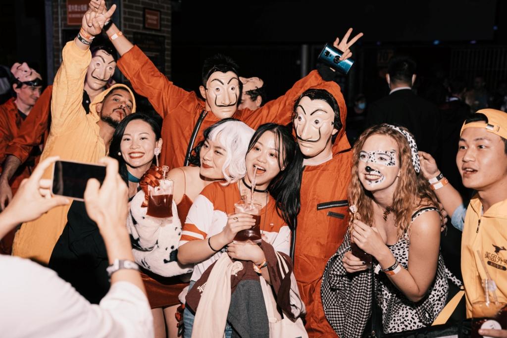 WATCH: That's Shanghai Halloween at Cages was a Hell of a Bash! thumbnail