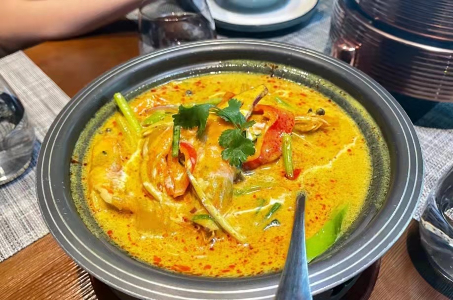 Licking the Bowl Clean: Tasty Thai Curry in Dadonghai