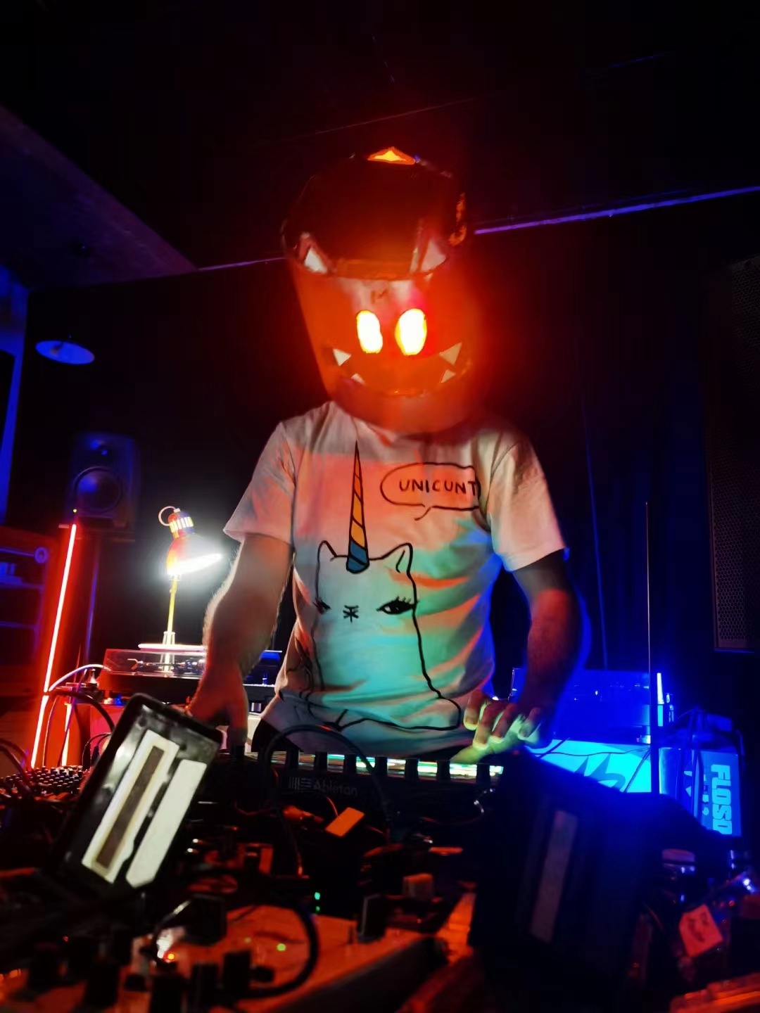 Gaymer-in-full-DJ-mode-with-his-giant-Looongish-Cat-head.-Photo-via-Nan-Guazi-.pic.jpeg