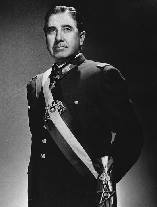 546px-Augusto_Pinochet_foto_oficial_-cropped-d-.jpg