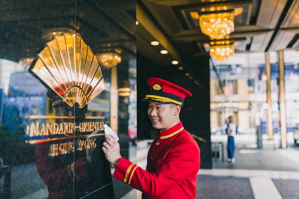 Mandarin-Oriental-Hong-Kong-Hotel-Entrance-Bell-Boy.jpg