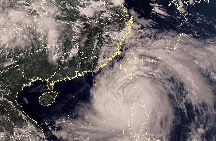 Flights Canceled & City in Lockdown as Typhoon Hits South China